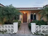 Treasure Cove - 2,100sqft Home away from Home, 1.4m to the Beach, 3bdrm, 2 bath