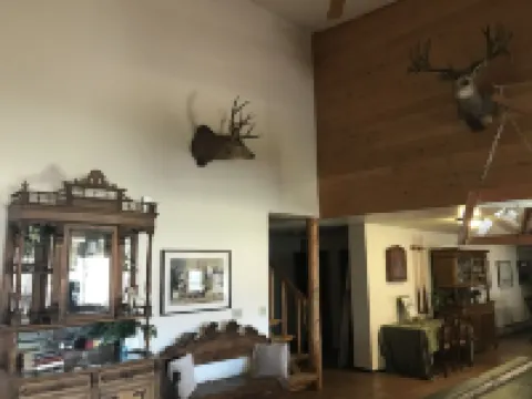 10 Bedrooms, 12 Bathrooms, 1985 Rustic Lodge Located in the Sevier Valley.
