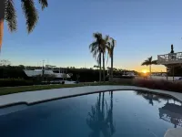 Beautiful Waterfront Home. 8 Min Walk to the Beach and Restaurants Private Pool.