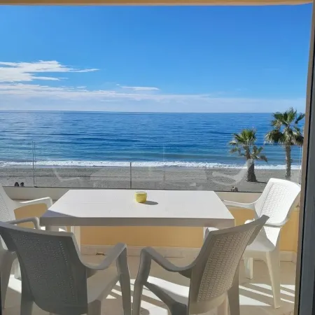 ¡genial Apartamento en 1ª Línea de Mar!