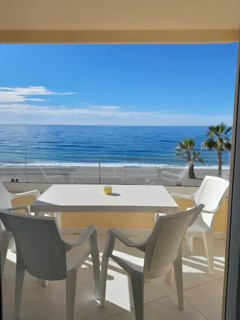 ¡genial Apartamento en 1ª Línea de Mar!
