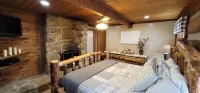 Honeymoon Cabin, Very Secluded, Very Romantic, Arcade, FREE Daily Bear Sightings
