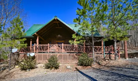 Ride to the trails from this secluded Luxury Cabin in Wolfpen Gap-Bear Mountain