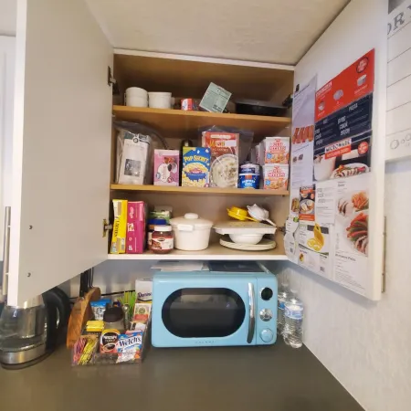 Fenced Studio with Private Parking ,Access to Patio and Backyard .