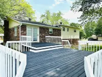 Sunshine PalaceCharming Tri-Level House with game room and large backyard!