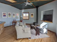 Calamity Jane's Hideaway 1-Bedroom, 1-Bath, Huge Deck, Close to Main Street Hotels in Custer County
