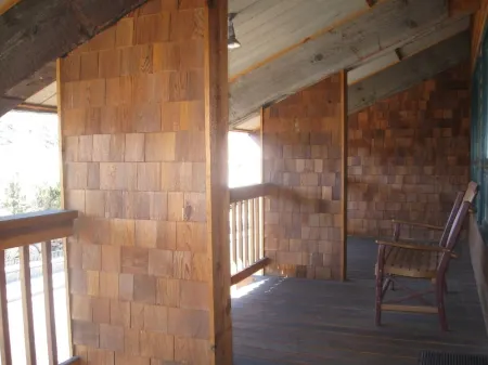 Downtown Loft with Balcony, across from river confluence, walk to restaurants Отели рядом с достопримечательностью «MacGregor Ranch Museum»