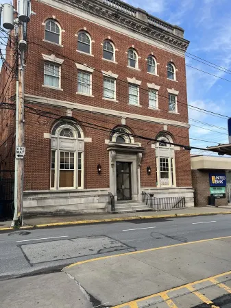 Historic 2nd-Floor Studio in Heart of Morgantown Отели в г. Моргантаун