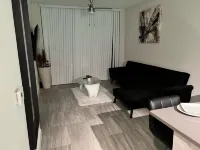 MODERN 1 BEDROOM 1 BATHROOM CONDO NEAR FLL AIRPORT 다니아비치 호텔