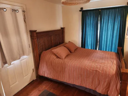 Cozy Wine Country Suite