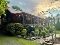 Peaceful Cabin Retreat  - 5 Miles to Downtown Blowing Rock! - Chalets