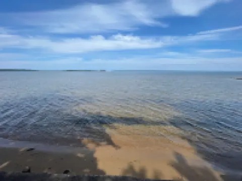 Cozy cottage near snowmobile trail & sandy beach! Hotels in Brimley