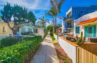 Barefoot Backhouse Beach Studio W/ Outdoor Patio & Air Conditioning