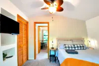Modern A-Frame in Blairsville - Indoor Hot Tub & Firepit Hotels near Beasley Knob OHV Area