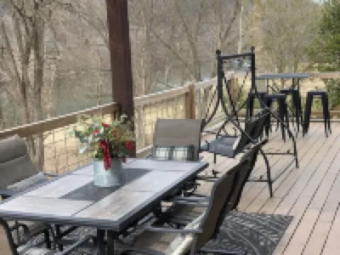 Spectacular Cabin on the White River! Hotels in Izard County