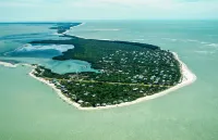 Gorgeous, Peaceful Island Retreat-3 Bedroom-2 Bath Hotels in Captiva