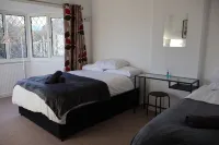 4 bedroom cosy home in solihull Hotels near M&S Simply Food