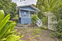 Pineapple Cottage surrounded by coffee plantations