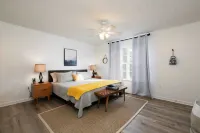 Modern Cozy 2 BR Farmhouse style Townhome with Two Private Baths Hotels near Kingston Downs