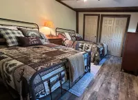 Pet Friendly Cozy Cabin Close to Slopes