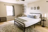 ~ The Cozy Farmhouse ~ Sleeps 10+ ~ Farm Views Hotels near Technology Engagement Center