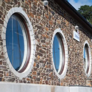 Tranquil Fisherman's Cottage a Minute From The Beach with free reserved parking