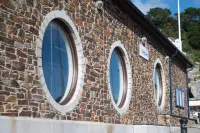 Tranquil Fisherman's Cottage a Minute From The Beach with free reserved parking Hotels in Looe