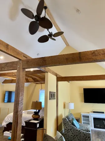 Ellie's Loft brand new downtown Nashville, IN!