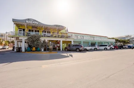 Tranquil setting one bedroom condo on Pass a grille beach Отели в г. Сейнт Пит Бич