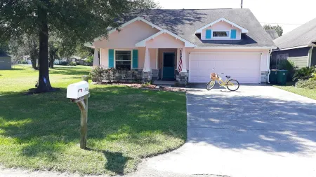 Situated near NASA and Kemah Boardwalk, you can enjoy your own PRIVATE BEACH