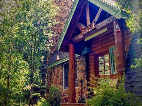 A River Front Mountain Luxury Cabin- Relaxing, Skiing, Rafting, Hot Tub, Sauna