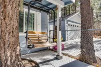 Storybook Lake Cottage - 12 min walk to Village