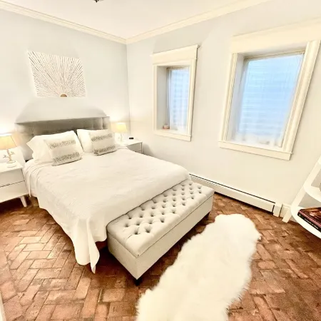 Luxury Dream Cottage - Hot Tub, 3 blocks from Pearl Street, and 5 outdoor patios