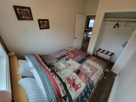 Perfect Fisherman's Cabin with Ocean Views and Central Location on the Kenai Pen Отели в г. Клэм Галч