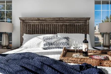 NEW Austin Hill Country -Modern, comfortable, private home - pool, fire pit, 4bd