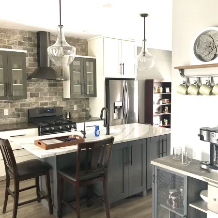 Stylish & Central Townhome-Perfect for Groups!