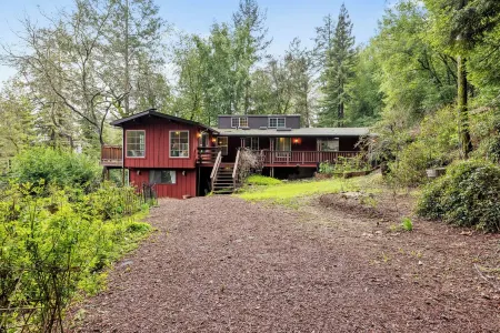 Russian River Retreat with Hot Tub, BBQ, & Deck