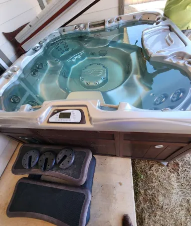 NEW LAKE HOUSE HOT TUB/POOL /PRIVATE BOAT RAMP/ BOAT SLIPS+DOCK/ 4/3 SLEEPS 10