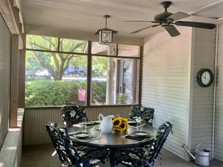 Relaxing oasis 5 min to Navy Stadium, St John’s, Naval Academy & Downtown Отели рядом с достопримечательностью «Уильям Пака Хаус & Гарден»