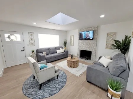 Peaceful Riverside Retreat with Pool Отели рядом с достопримечательностью «Калифорнийский университет в Риверсайде»