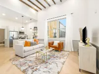 Iconic Morris Ave condo retreat sleeps 6 +rooftop