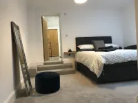 Stay Salty | Perfect Central Location | 1000 SqFt! Hotels in Teignmouth