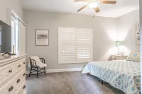 Cypress Creek Golf Retreat. Pool and Minutes from Downtown!
