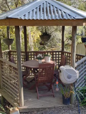 ASTLEY  COTTAGE   SPA & KING BED WITH FREE  WIFI & Netflix