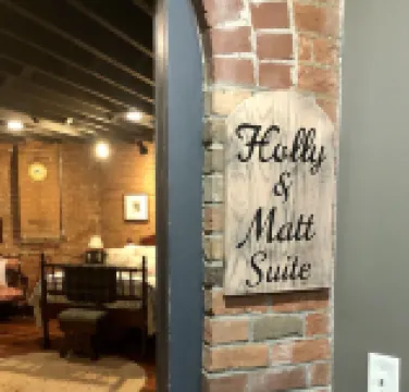 Holly & Matt Suite @ Three Pines Petersburg Hotels in Menard County