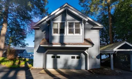 Lakefront house in the town of Bolton right on the water with private dock space