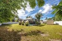 Florida nest - summer house with heated swimming pool. Pet friendly. - สระว่ายน้ำส่วนตัว