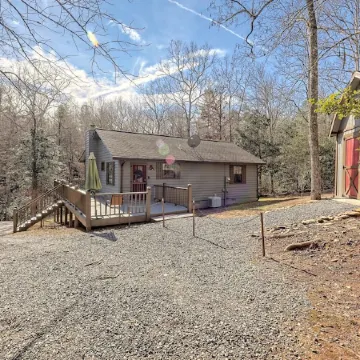 Beary’s Den where Chic meets Country in this Cozy Cabin