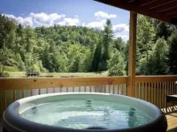 Hot Tub!!! 2 Large Decks on Spirit Lake Hotels in Wolfe County