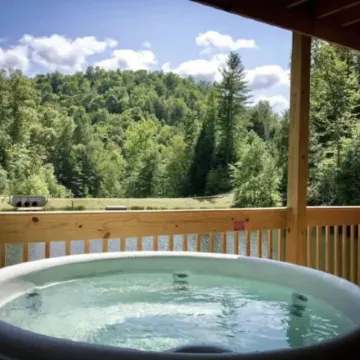 Hot Tub!!! 2 Large Decks on Spirit Lake